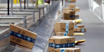 Onzekerheid voor Britse werknemers door massaontslagen bij Amazon.