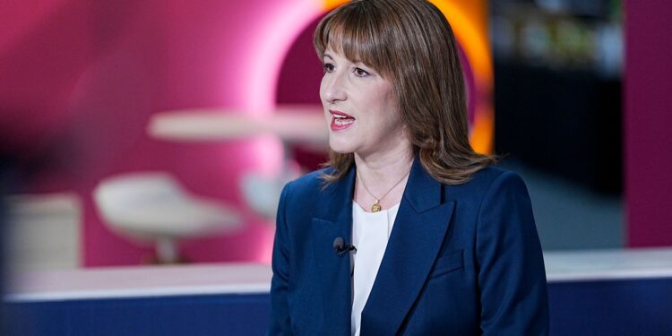 Reeves zoekt buitenstaander voor leiding bankentoezicht in Groot-Brittannië