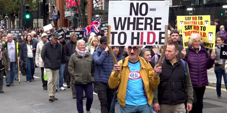 Protestmars in Londen tegen digitale ID-plannen