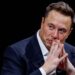 Elon Musk noemt tegenstanders van $1 biljoen salaris ‘bedrijfsterreuristen’