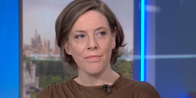 PM steunt Jess Phillips na eis tot aftreden van grooming survivors