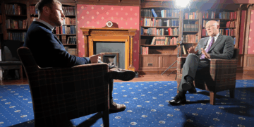 John Swinney steunt oproep tot pauze voor nieuwe asielzoekers in Glasgow.