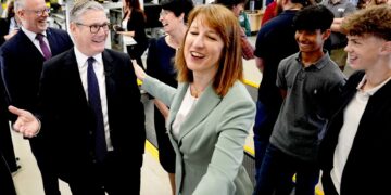 PM negeert gebrek aan discipline kanselier in verhuurlicentie-incident