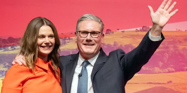 Starmer’s succesvolle speech negeert grootste probleem in UK politiek