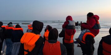 Home secretary erkent geen controle over grenzen.