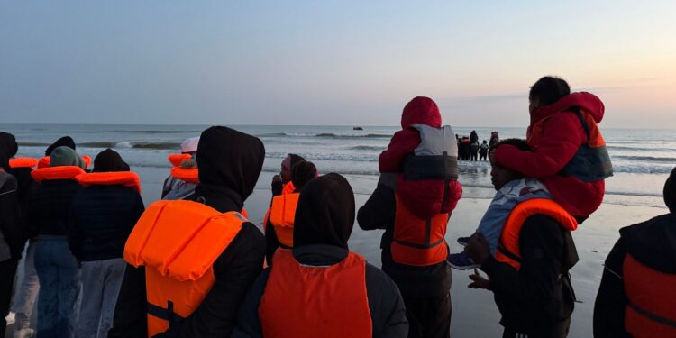 Home secretary erkent geen controle over grenzen.