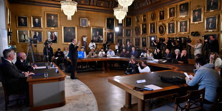 Britse wetenschapper wint Nobelprijs voor kwantumonderzoek