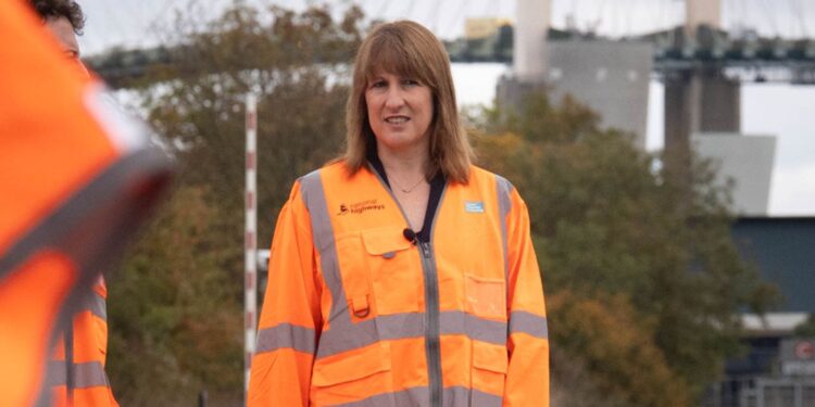 Rachel Reeves overweegt belastingverhogingen en bezuinigingen voor begroting.