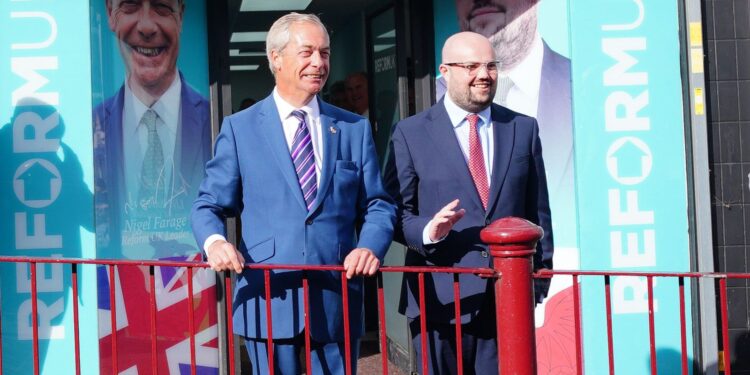 Reform verliest in Caerphilly verkiezing, Farage afwezig in Tommy Cooper’s geboorteplaats