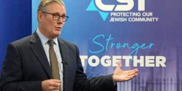 Starmer verplicht antisemitisme training voor NHS personeel