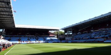 Premier veroordeelt verbod op Maccabi-fans en zoekt oplossing met gesprekken