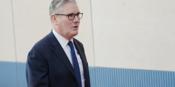 Starmer bekritiseert “anti-Britse” protesten op Hamas-aanval verjaardag