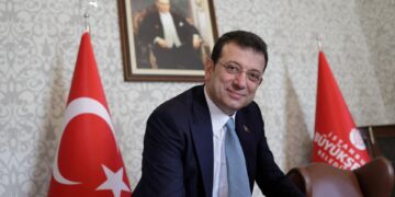 Aanklager onderzoekt Imamoglu voor vermeende spionage in Turkije