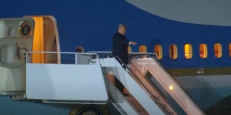 Trump verlaat Gaza-sessie: Air Force 1 vertrekt uit Sharm El Sheikh