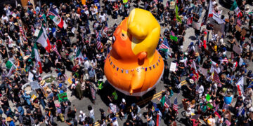 Massademonstratie tegen Trump na oproep ‘No Kings’-beweging