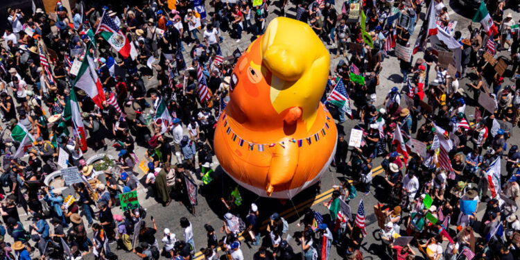 Massademonstratie tegen Trump na oproep ‘No Kings’-beweging