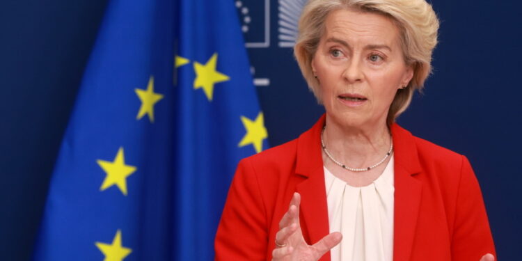 Drone muur verdedigt Europa tegen gevaar in de lucht