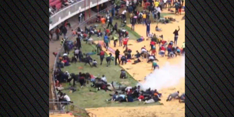 Politie opent vuur op menigte bij stadion: twee doden