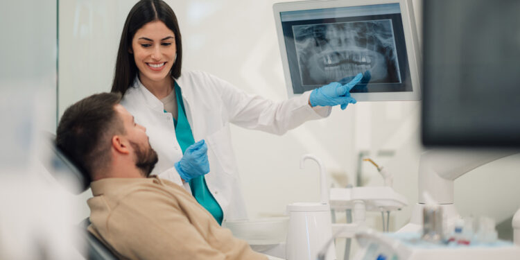 Revolutie in tandheelkunde: kweken van tanden in laboratorium met patiëntencellen