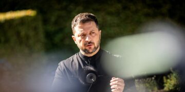 Zelensky klaar voor ontmoeting met Trump en Poetin in Boedapest