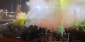 Tien doden bij grote brand in Indonesische tanker