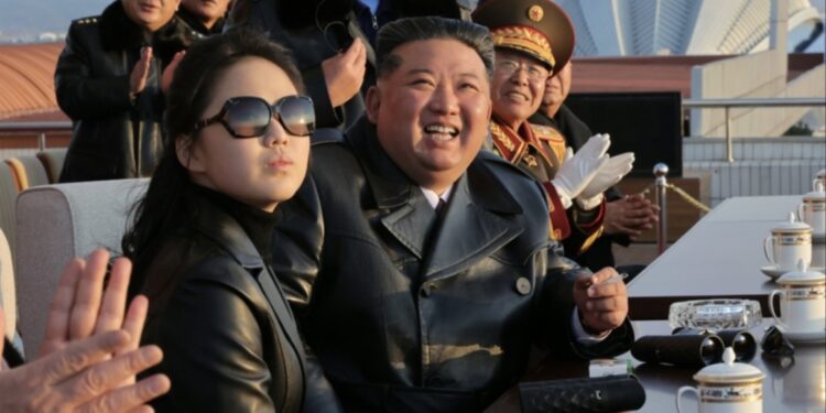 Kim Jong-un benadrukt belang Noord-Koreaanse luchtmacht bij nucleaire afschrikking