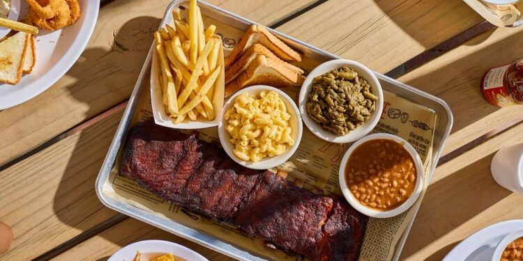 Kentucky’s Culinaire Avontuur: Pit-Smoked en Bourbon-Doordrenkt Genieten