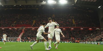 Nottingham Forest vernedert kampioen Liverpool: 3-0 nederlaag op Anfield