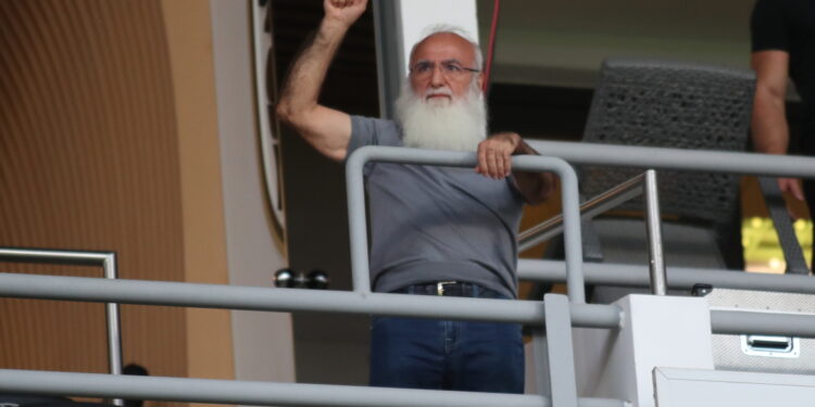 PAOK-spelers bouwen de Nieuwe Toumba: laat je stempel achter met succes