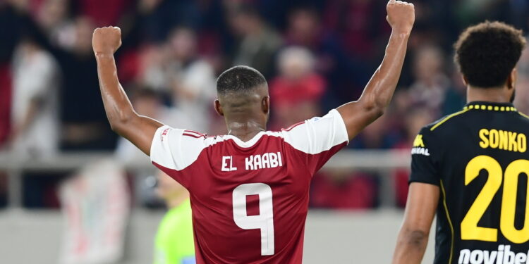 Olympiakos stijgt, Panathinaikos struikelt: de stand na de wedstrijden