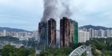 Hong Kong: Dodental bij brand in wolkenkrabbers stijgt naar 128, tientallen vermisten