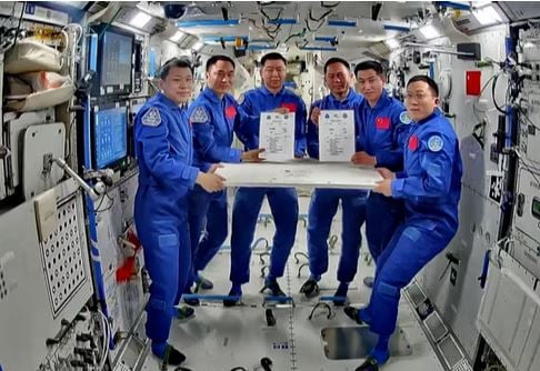 Verloren in de ruimte: Chinese astronauten in nood