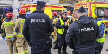 Bus botst met twee trams in Warschau – 24 gewonden