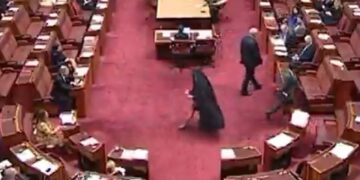 Senator eist verbod op boerka in Australisch parlement