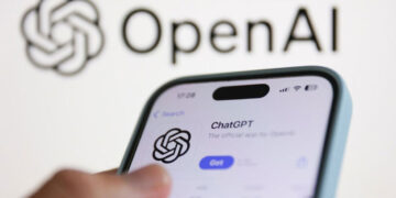 Waarom gebruikers zich aan ChatGPT binden: emotionele gesprekken en privacyklachten.