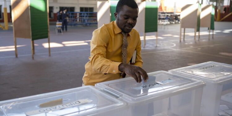 Acht kandidaten strijden om plek in tweede ronde Chileense presidentsverkiezingen
