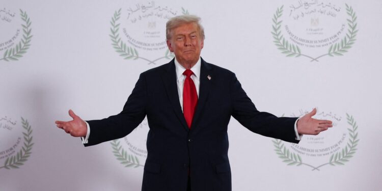 Trump verleent gratie aan volger: controversiële beslissing in de VS