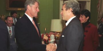 Ministerie van Justitie onderzoekt banden Epstein met Bill Clinton en JPMorgan.