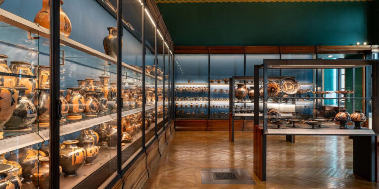 Preventieve sluiting Louvre galerijen vanwege statische problemen met Grieks keramiek