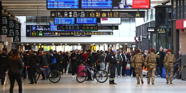 Evacuatie van treinstation Montparnasse in Parijs