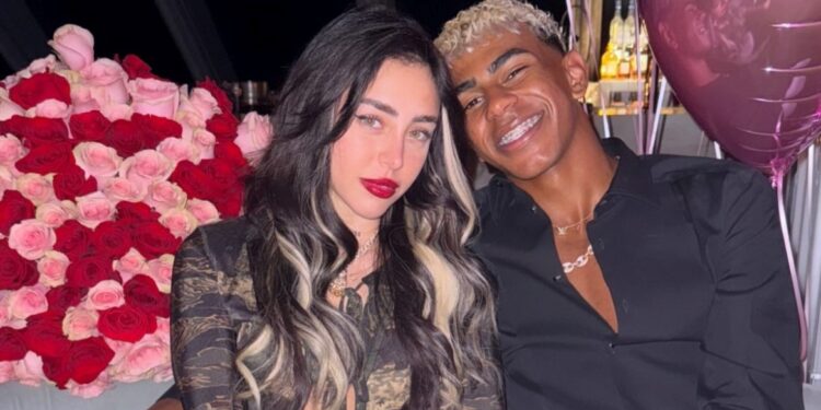 18-jarige Yamaal verandert vrouwen als overhemden: scheidt van Nikki Nicole