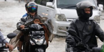 Dodelijke overstromingen teisteren Sumatra: 19 doden en tientallen vermisten