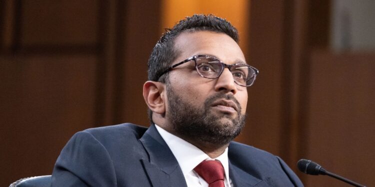 FBI-hoofd strijdt tegen fentanylstroom vanuit Peking