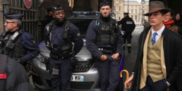 Mysterie van de ‘man met de gleufhoed’ opgelost in het Louvre.