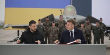 Zelensky en Macron ondertekenen memorandum voor Oekraïens leger