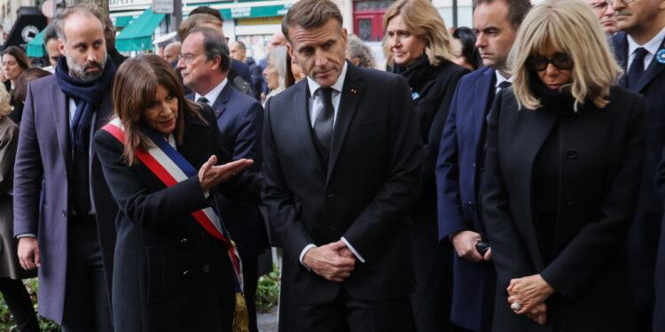 Macron: Pijn van aanslagen blijft na tien jaar in Frankrijk