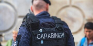 Man in Milaan gearresteerd voor poging tot moord op vrouw met benzine.