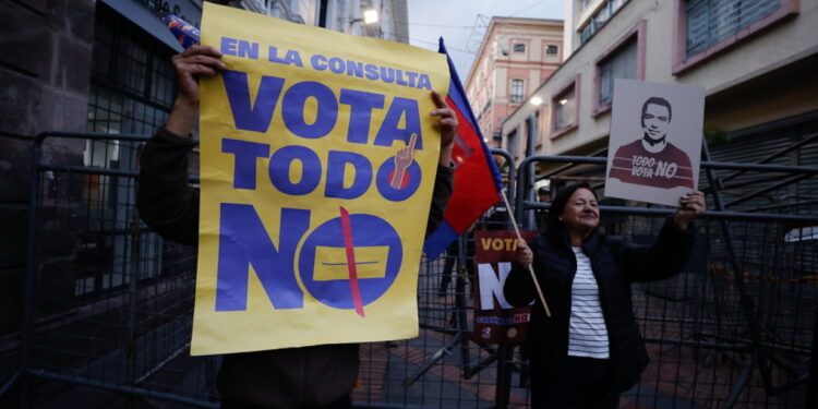 Ecuador stemt over referendum voor president Noboa