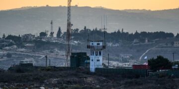 Israëlisch leger bombardeert Hezbollah in Zuid-Libanon.