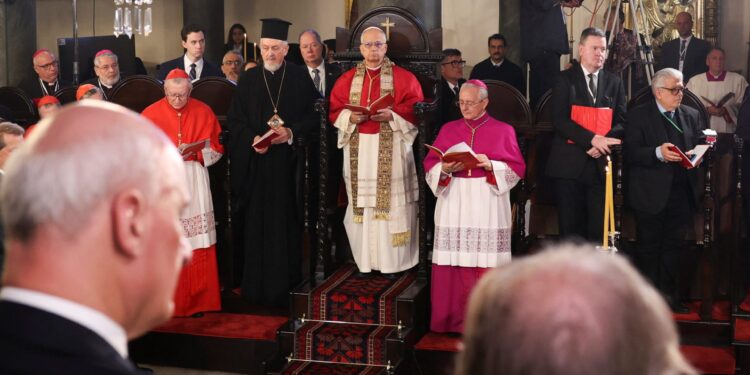 Kroning van de Kerk van Constantinopel met paus Leo